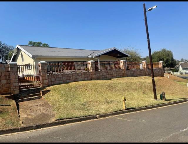 3 BEDROOM FREESTANDING FOR SALE IN WOODLANDS
